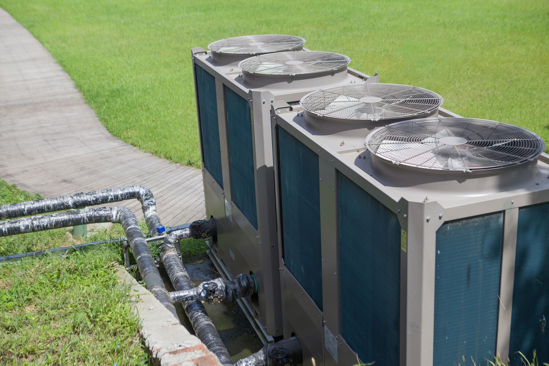 Unidades de aire acondicionado HVAC instaladas en exterior